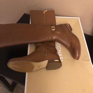 Like Mew Michael Kors Boots Size 8